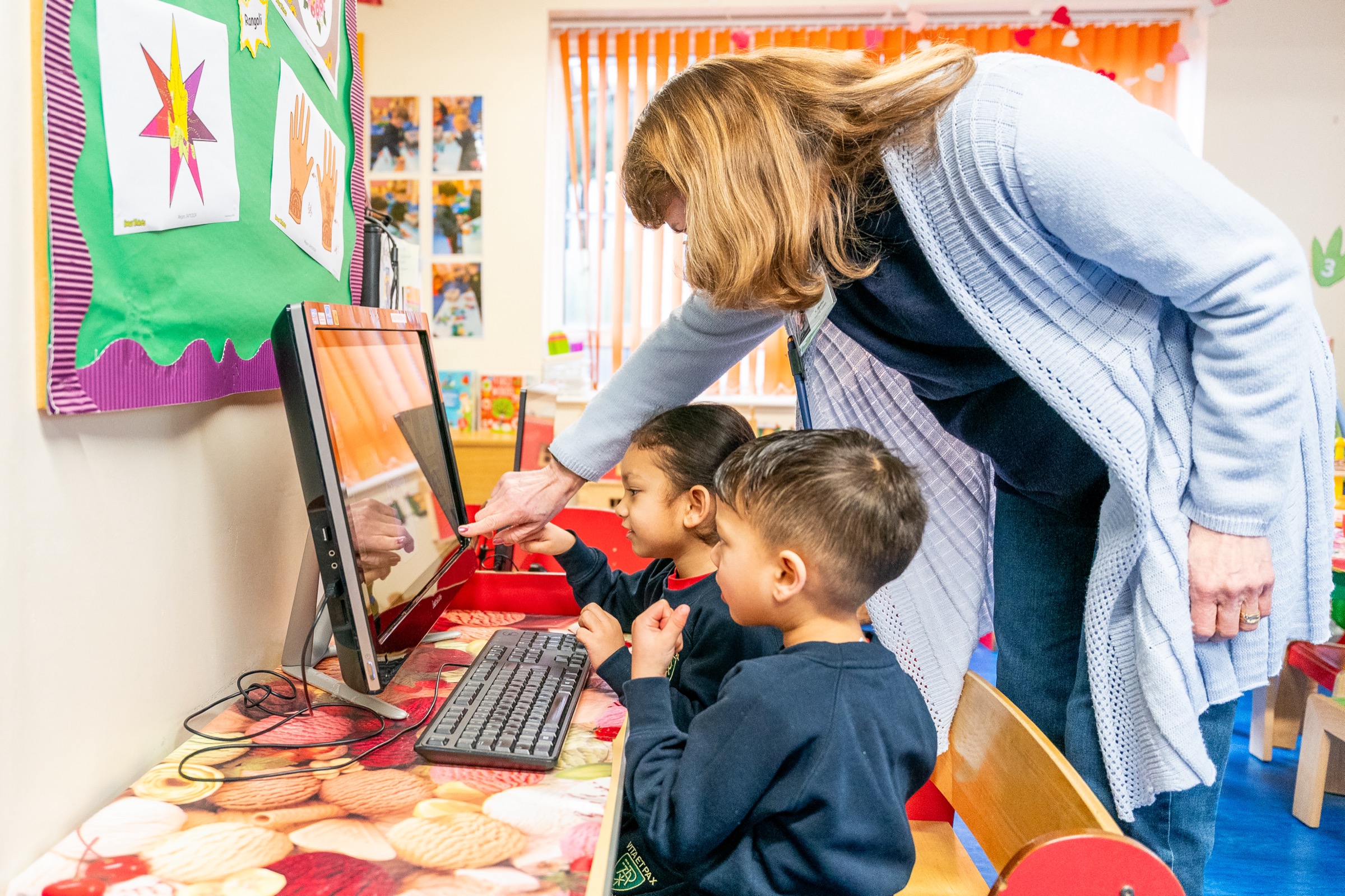 Children learning at Vita et Pax